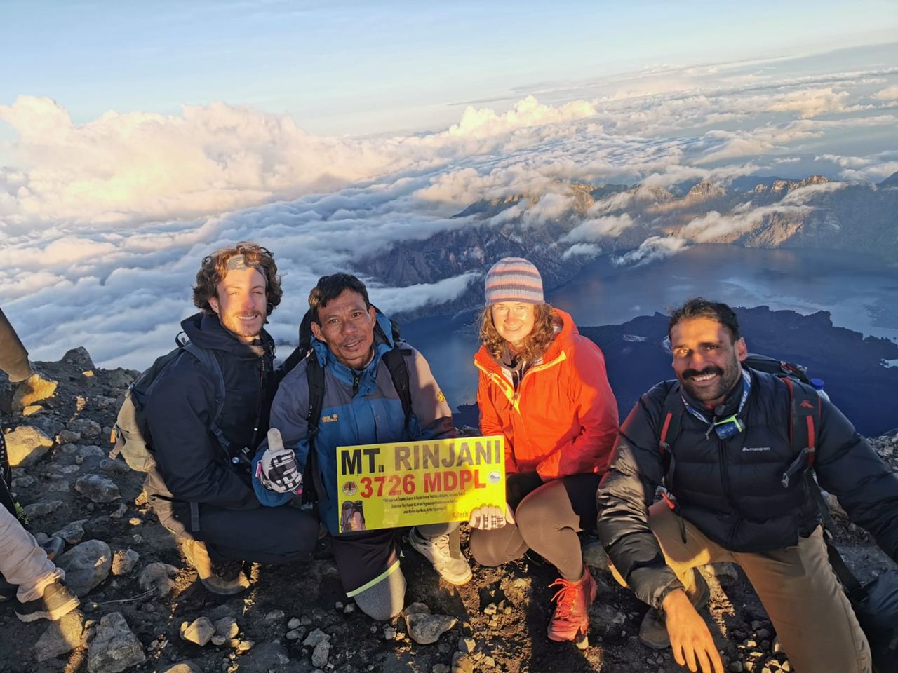 trekking rinjani summit and lake